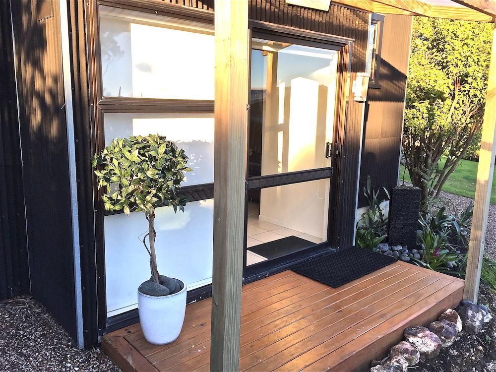 Le Chalet Waiheke Apartments Ostend Εξωτερικό φωτογραφία