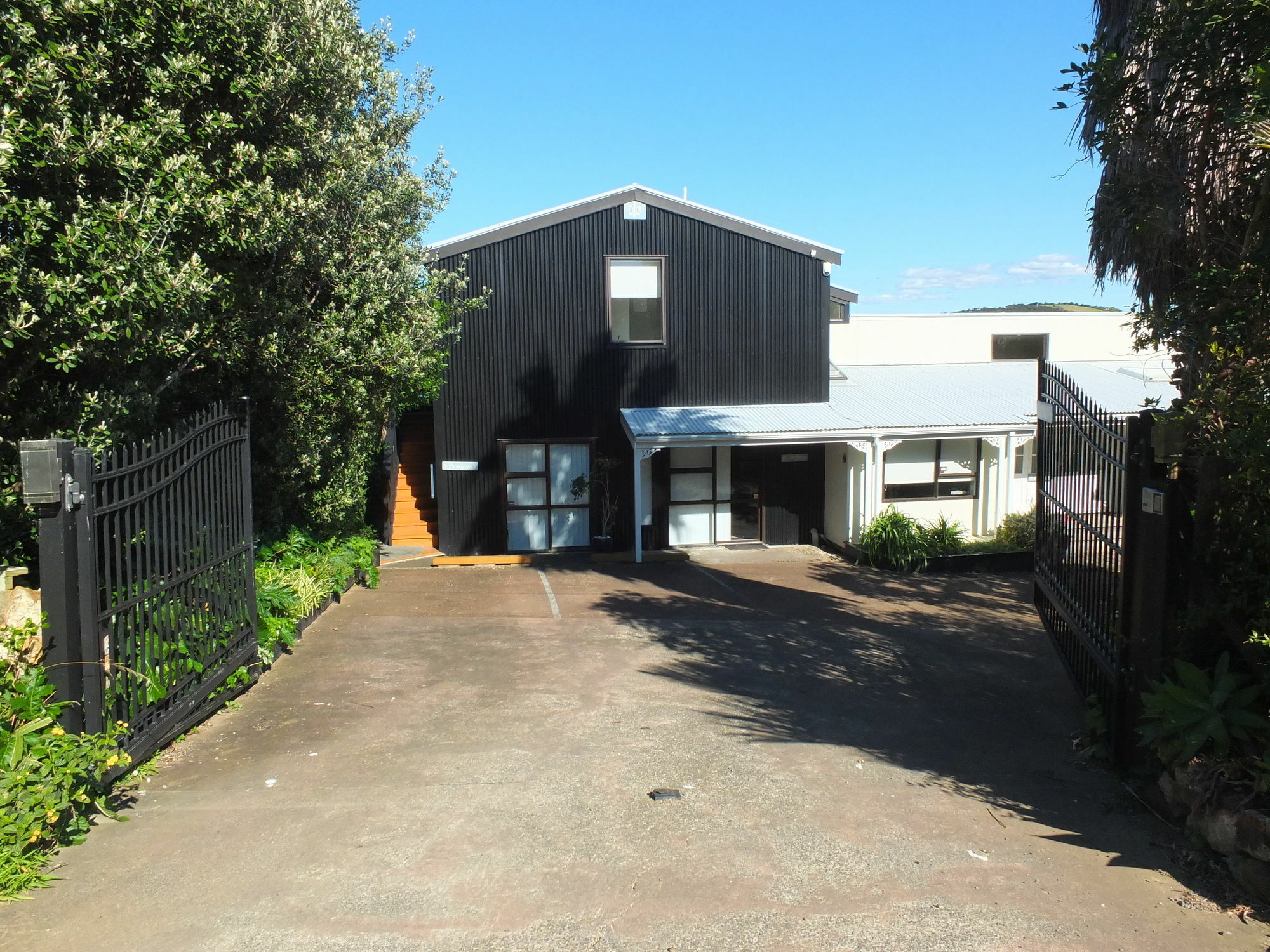 Le Chalet Waiheke Apartments Ostend Εξωτερικό φωτογραφία